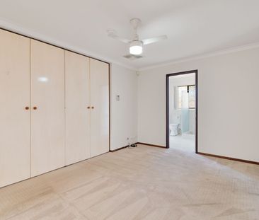 ABSOLUTELY CHARMING 3 BEDROOM 2 BATHROOM - Photo 5