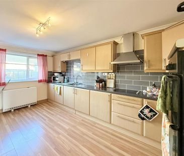 3 bedroom semi-detached house to rent - Photo 6