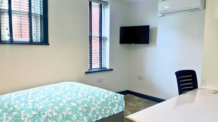 1 bedroom in a flat share to rent - Photo 5