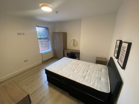 Room in a Shared House, Ampthill Road, L17 - Photo 3