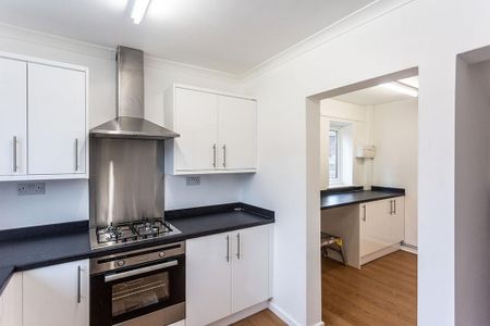 3 bedroom semi-detached house to rent - Photo 5