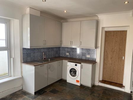 £565 PCM, All Bills and Wi-Fi Included, Furnished Ground Floor Double Room in a Shared House in Clive Street, Grangetown, Cardiff, CF11 7JF - Photo 3