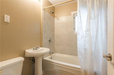 For Lease - 650 Stormont Street Unit# Upper, Peterborough, Ontario - Photo 2