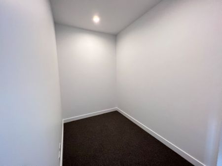 Luxury Living - 2 Bedroom Apartment with second bathroom and study. - Photo 5