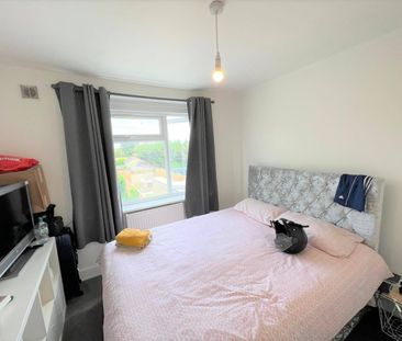 three /four bedroom house close to chadwel heath station- - Photo 3