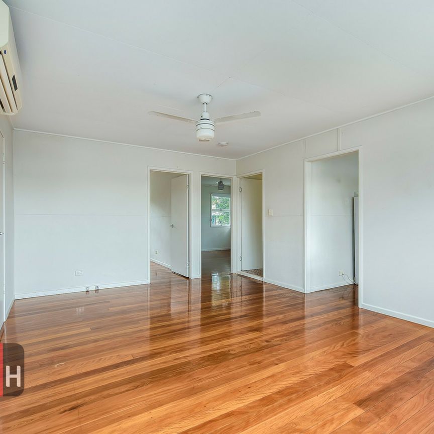 AIR CONDITIONED 2 BEDROOM UNIT WITH COURTYARD! - Photo 1
