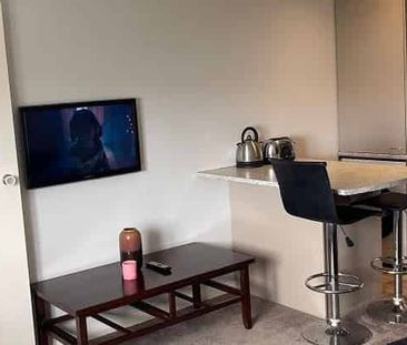 Stunning Harbour View 1BR Flat! - Photo 5