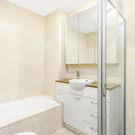 Sophisticated and Stylish Two Bedroom Apartment - Photo 3