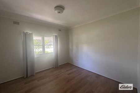 Rural home in the heart of town - Photo 3