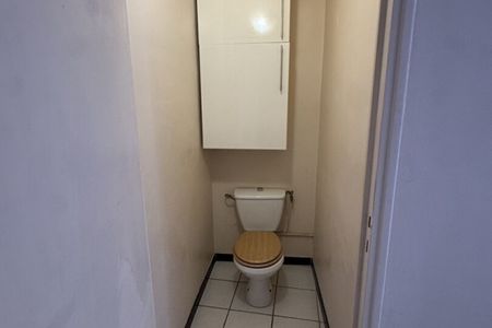 CUERS - Centre-ville- Appartement T2 de 43 m² - Photo 5