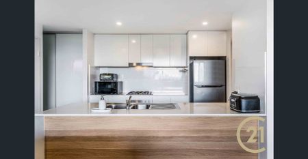 IMMACULATE 2 BEDROOM MODERN APARTMENT - Photo 2