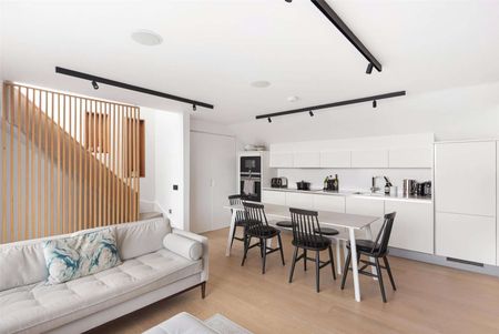 A stunning highly designed two bedroom apartment. - Photo 4