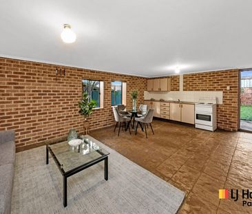 Spacious Family Home in Prime Padstow - Photo 2