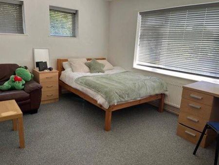 3 bedroom flat to rent - Photo 2