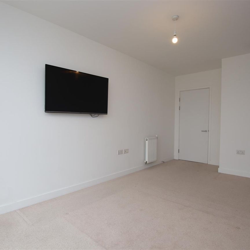 3 bedroom Apartment to let - Photo 1