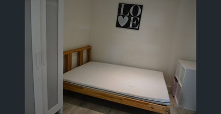 Fully Furnished 2 Bedroom 2 Bathroom Apartment In the East End - Photo 4