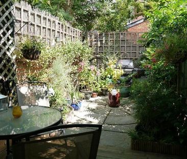 2 Bed Terraced House, Watlington Street, RG1 - Photo 2