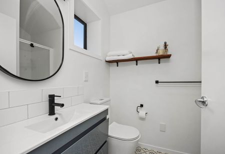 ALBANY - One Bedroom Apartment Opposite Pinehurst School! - Photo 4