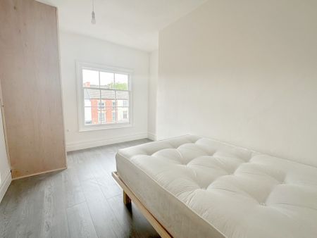 8 Bedroom Town House - Photo 4