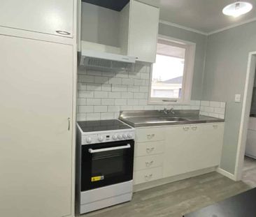 Fully renovated 2 bedroom home - Photo 5