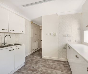 A well presented 4 bedroom detached property with a garage, driveway parking, paddocks and stables in Berkswell. - Photo 1