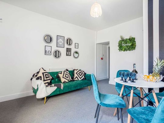 ✨ A Joyful & Stylish House Share Just Off Queens Road, Nuneaton - Photo 1