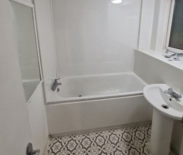 Room in a Shared Flat, Harrold House, NW3 - Photo 5