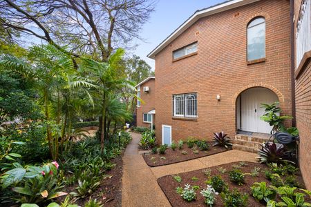 2/266 Edgecliff Road, Woollahra NSW 2025 - Townhouse For Rent | Domain - Photo 2