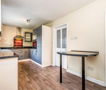 3 bedroom semi-detached house to rent - Photo 1