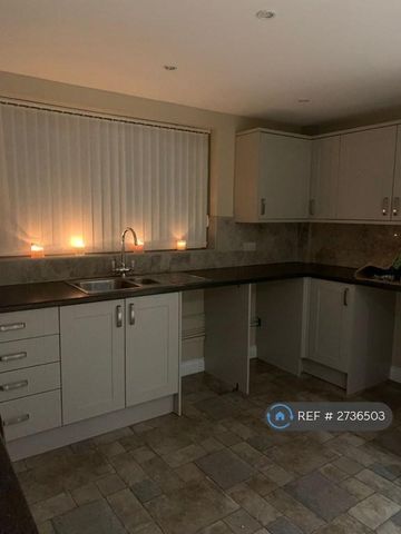 4 bedroom detached house to rent - Photo 4