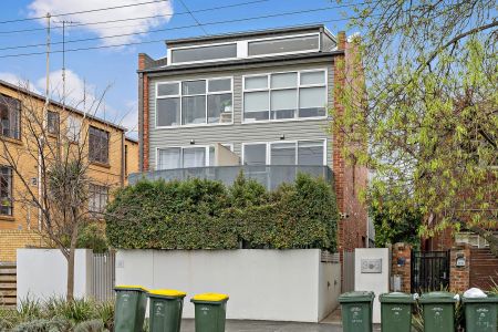 Modern One Bedroom Apartment with Private Courtyard! - Photo 4