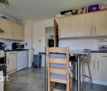 2 bedroom semi-detached house to rent - Photo 6