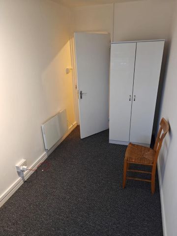 3 bedroom flat to rent - Photo 5