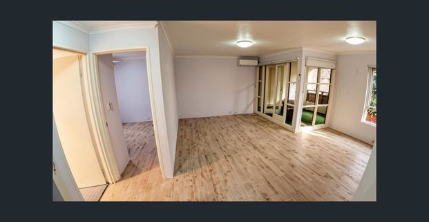 Renovated 2 bedroom apartment - Pets allowed - Short or Long term - by Mort Bay Park and Sydney Habour - Photo 1