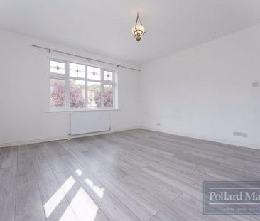 5 bedroom detached house to rent - Photo 3