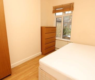 Room in a Shared House, London, E13 - Photo 5