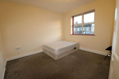 4 bedroom terraced house to rent - Photo 4