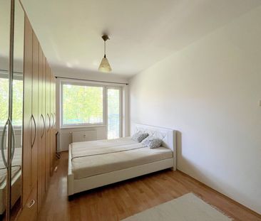 Prenájom - 2 - izbový byt s balkónom na starom sídlisku - Prievidza – Fotografia 1