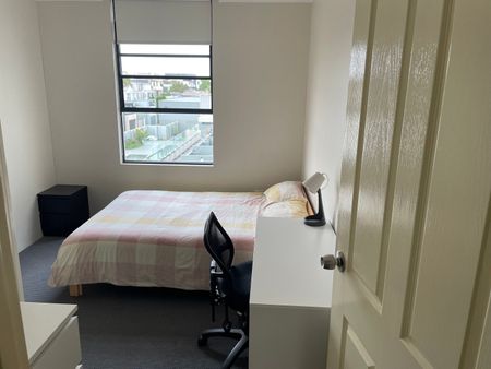 Beaconsfield - Photo 2