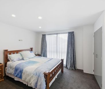 Three Bedroom Townhouse - Photo 5