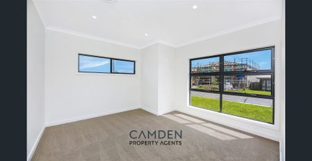 AVAILABLE FROM 15TH DECEMBER! Designer Living Comfort! - Photo 3