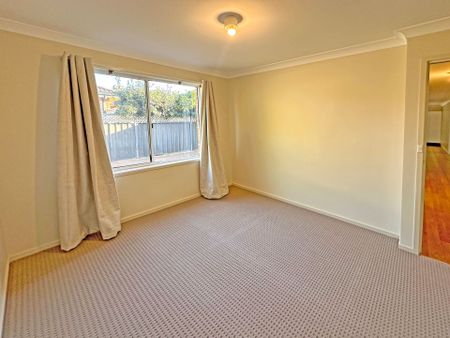 Three bedrooms on Twickenham - Photo 2