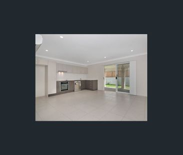 MUST SEE, SPACIOUS 4 BEDROOM DUPLEX WITH LARGE YARD! - Photo 3