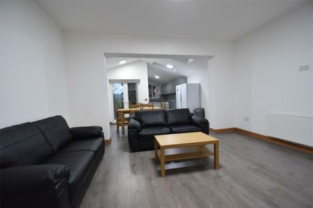 8 bedroom semi-detached house to rent - Photo 3