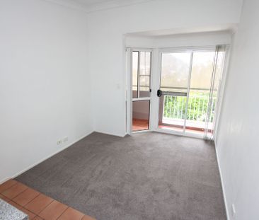 Studio Apartment - Photo 2