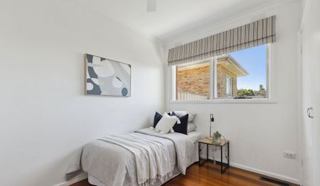 Impeccably Presented 2-Bedroom Unit in Sought-After Glen Waverley - Photo 2