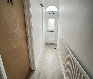 5 bedroom semi-detached house to rent - Photo 2