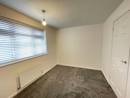 2 bedroom Semi-Detached House to let - Photo 3