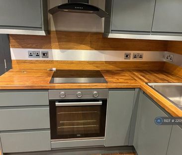 1 bedroom flat to rent - Photo 2