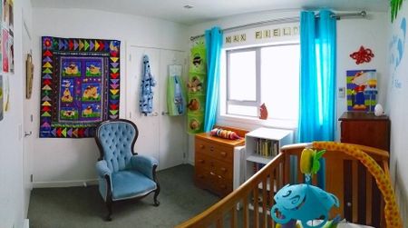 Sunny private 2 bedroom townhouse close to town - Photo 2